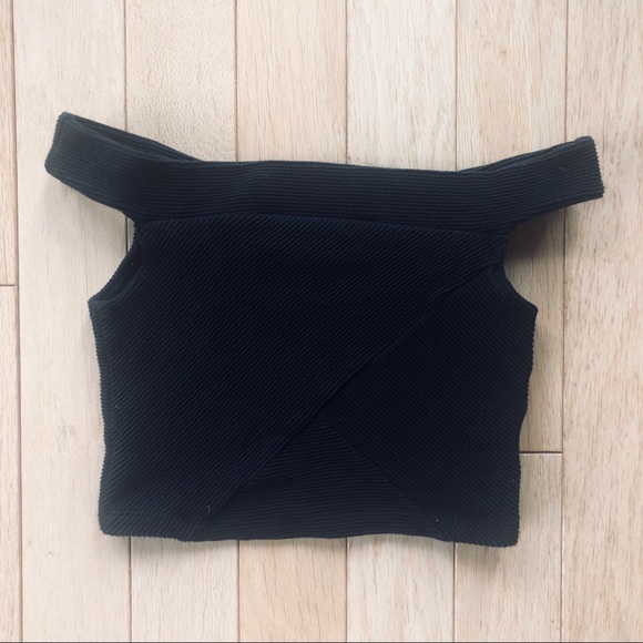 Guess Tops - Guess Off the Shoulder Crop Top